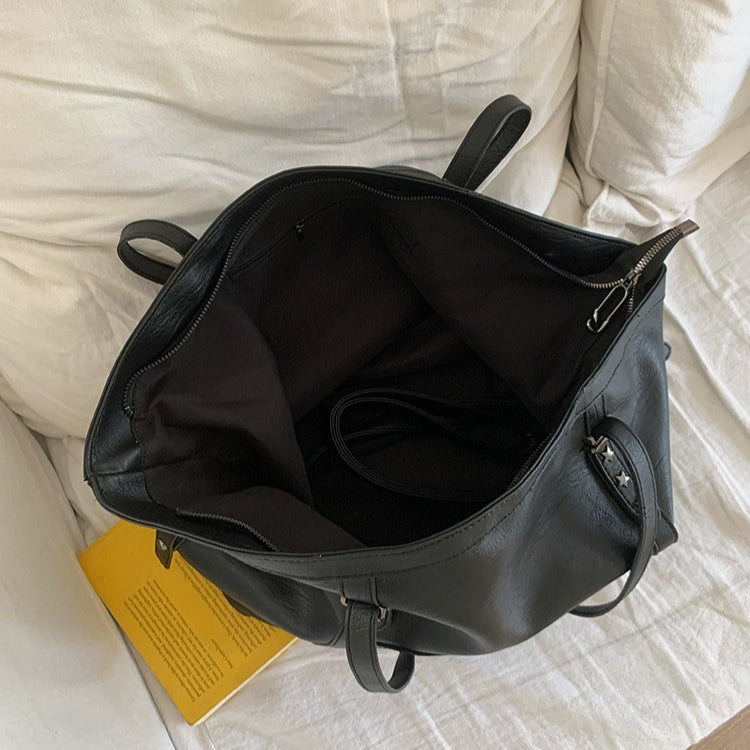 日韓流行|大容量包包女百搭學院風單肩包黑色通勤軟皮托特包休閒斜挎包包「D8996」25.11-3