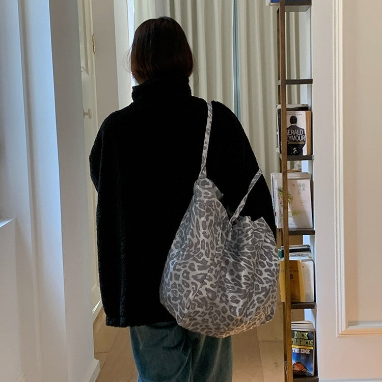 日韓流行|銀白色休閒豹紋單肩包女帆布包新款通勤百搭大容量通勤手提購物袋「Q9040-L」25.10-1