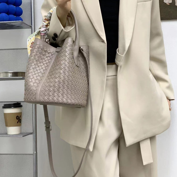 質感真皮 | 編織牛皮水桶包女斜背包大容量高級感真皮菜籃子手提包女通勤單肩「6006」24.08-4