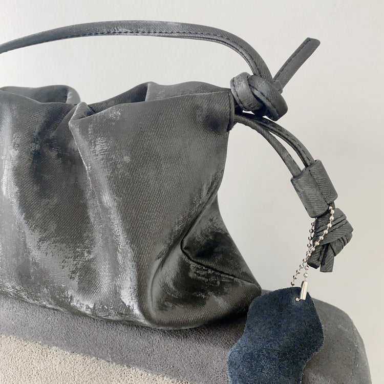 質感真皮|新中式褶皺雲朵包真皮女包時尚簡約包款女抽繩福袋餃子包「2430A」24.04-1