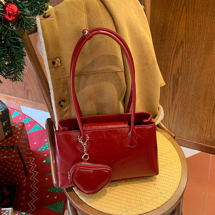 日韓流行|韓國秋冬新年紅愛心掛件法棍方包油蠟亮面質感小眾設計單肩包「M8948」24.12-4