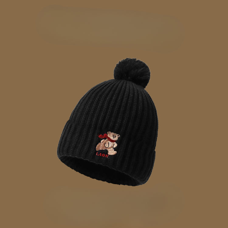 流行帽子|秋冬保暖帽子小眾設計小熊刺繡毛線帽美拉德風時尚情侶護耳針織帽「C4729」24.12-3