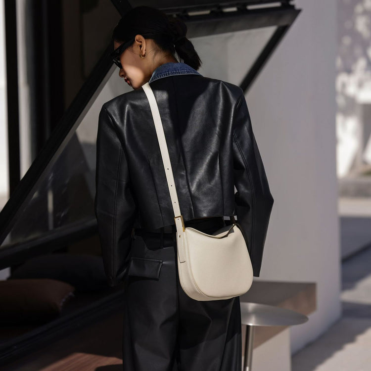 質感真皮|牛皮包2024春季新款簡約時尚半月包復古純色百搭單肩腋下包女「6897」24.02-2