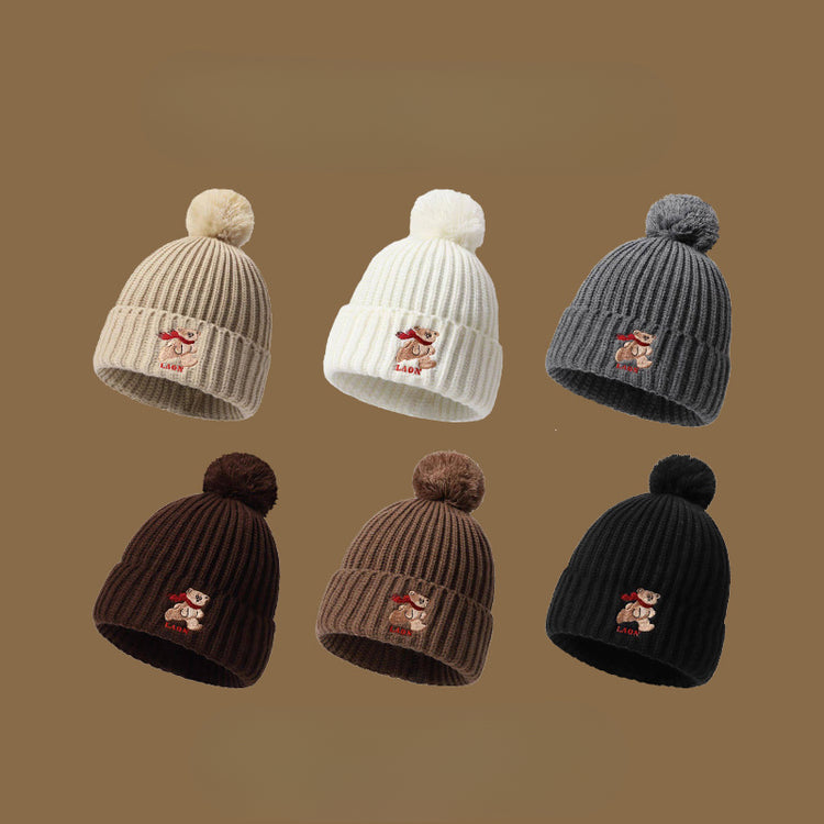 流行帽子|秋冬保暖帽子小眾設計小熊刺繡毛線帽美拉德風時尚情侶護耳針織帽「C4729」24.12-3