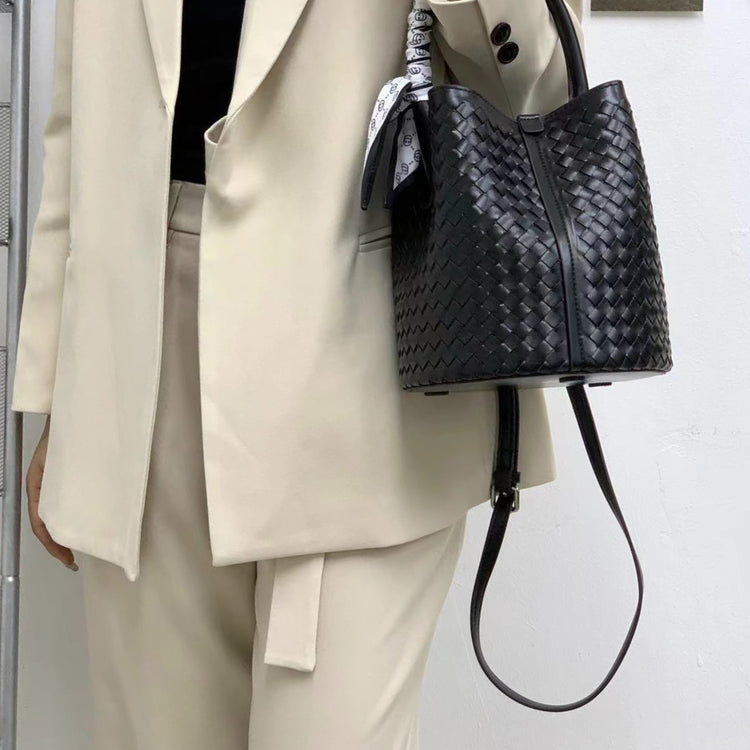 質感真皮 | 編織牛皮水桶包女斜背包大容量高級感真皮菜籃子手提包女通勤單肩「6006」24.08-4