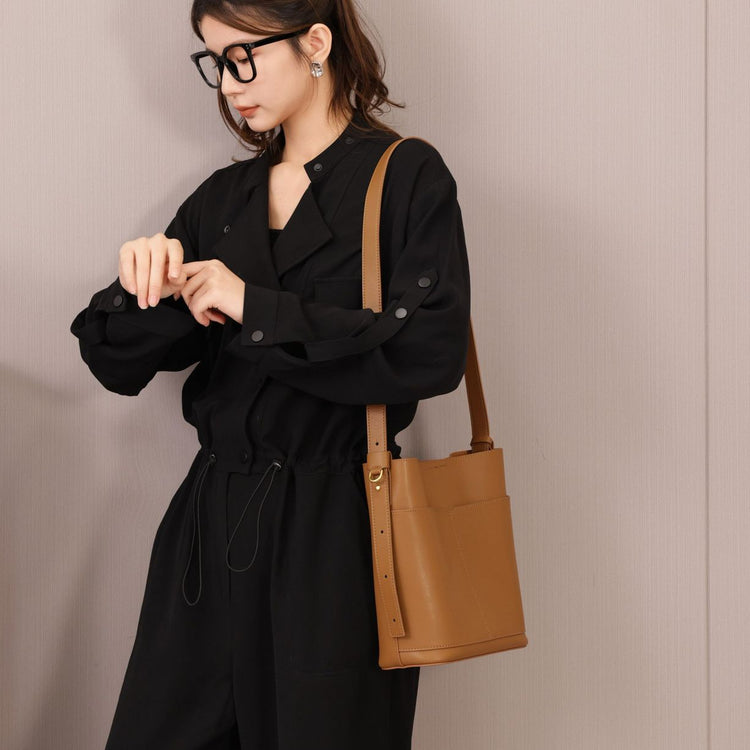 質感真皮|2024年春季新款牛皮休閒時尚簡約水桶包真皮百搭單肩腋下包女「6577」24.02-2