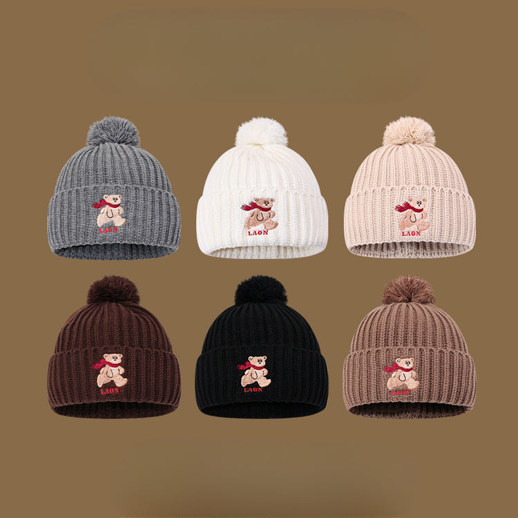 流行帽子|韓版可愛紅巾小熊LAO毛球針織帽冬季保暖百搭防風加厚顯臉小冷帽「C4729」24.10-4