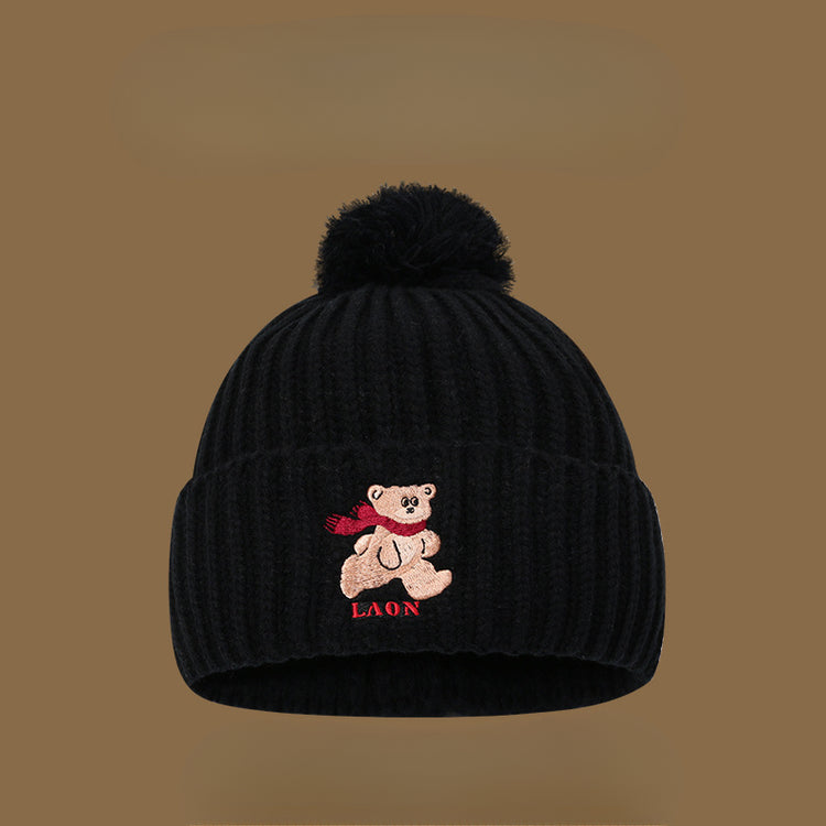 流行帽子|韓版可愛紅巾小熊LAO毛球針織帽冬季保暖百搭防風加厚顯臉小冷帽「C4729」24.10-4