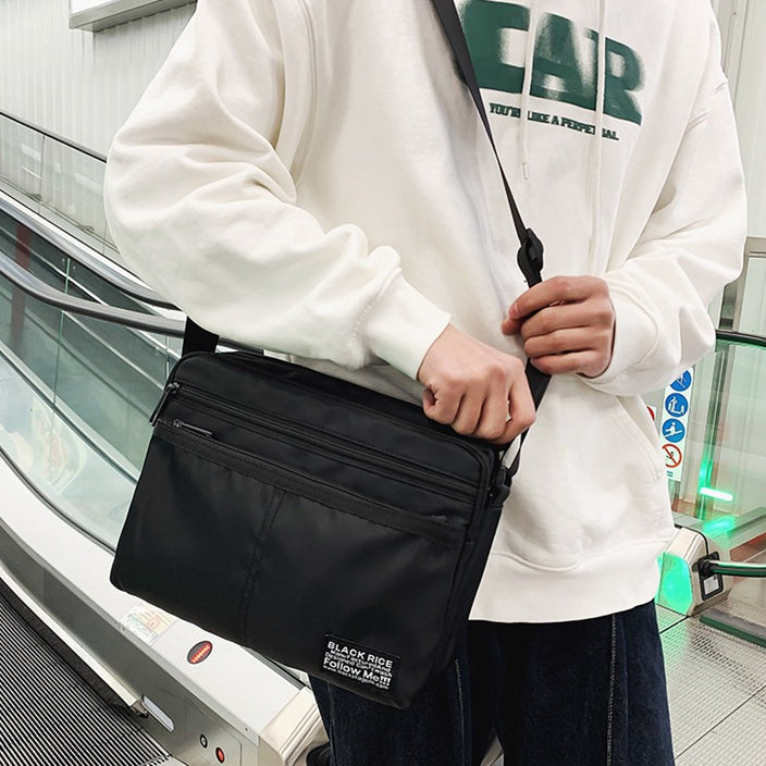 致青春|日系潮牌百搭單肩包男簡約個性斜背包休閒輕便通勤實用手機包「7003-240」24.04-3