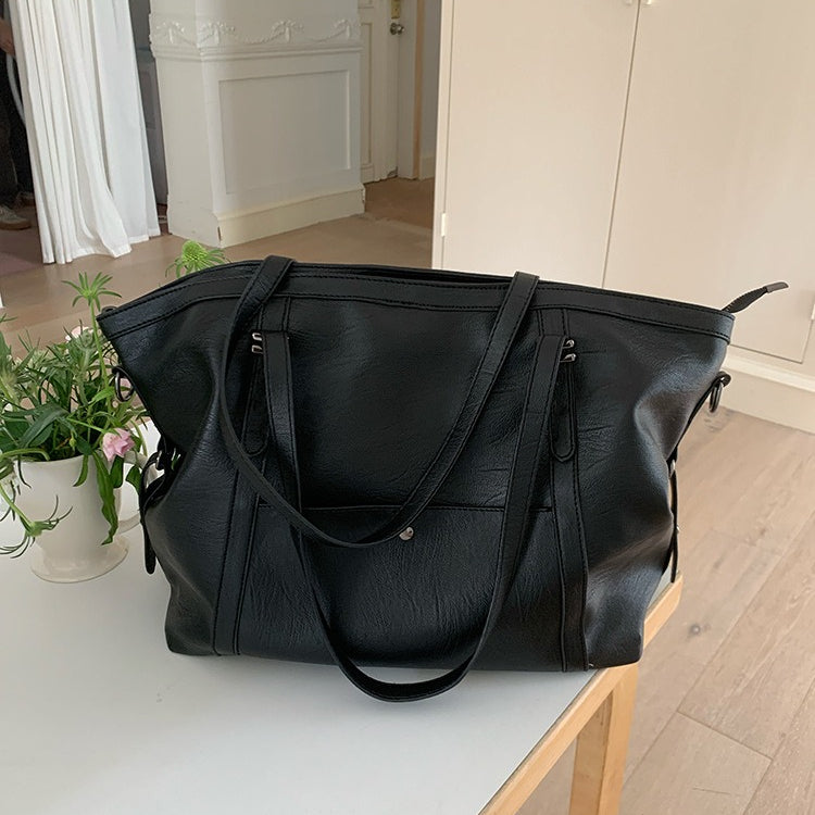 日韓流行|大容量包包女百搭學院風單肩包黑色通勤軟皮托特包休閒斜挎包包「D8996」25.11-3