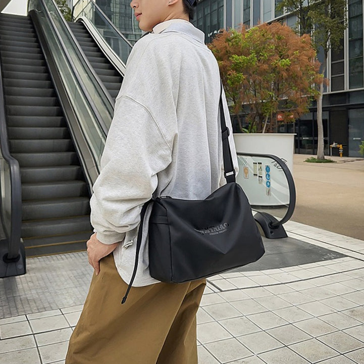 致青春|時尚情侶斜背包新款簡約百搭設計感單肩包大容量休閒質感背包批發「2516-117」25.11-2
