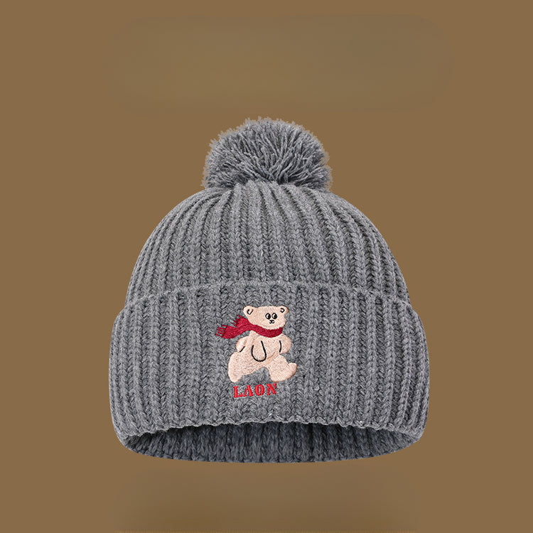 流行帽子|韓版可愛紅巾小熊LAO毛球針織帽冬季保暖百搭防風加厚顯臉小冷帽「C4729」24.10-4