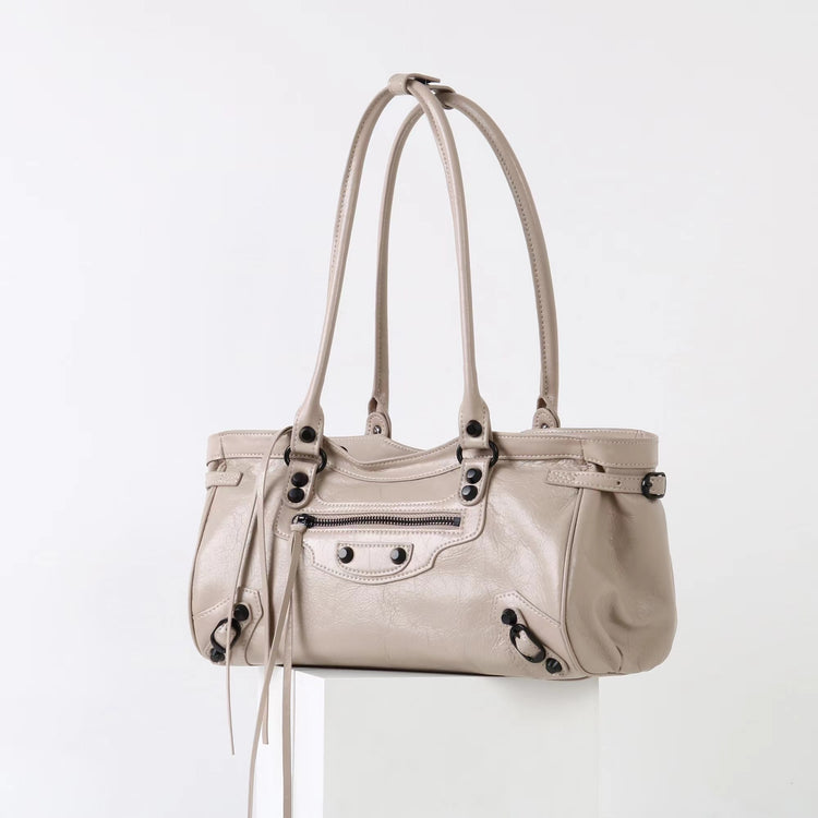 質感真皮|2025新款頭層油臘皮橫款機車包復古鉚釘休閒通勤單肩腋下托特包女「1186-O」25.10-1