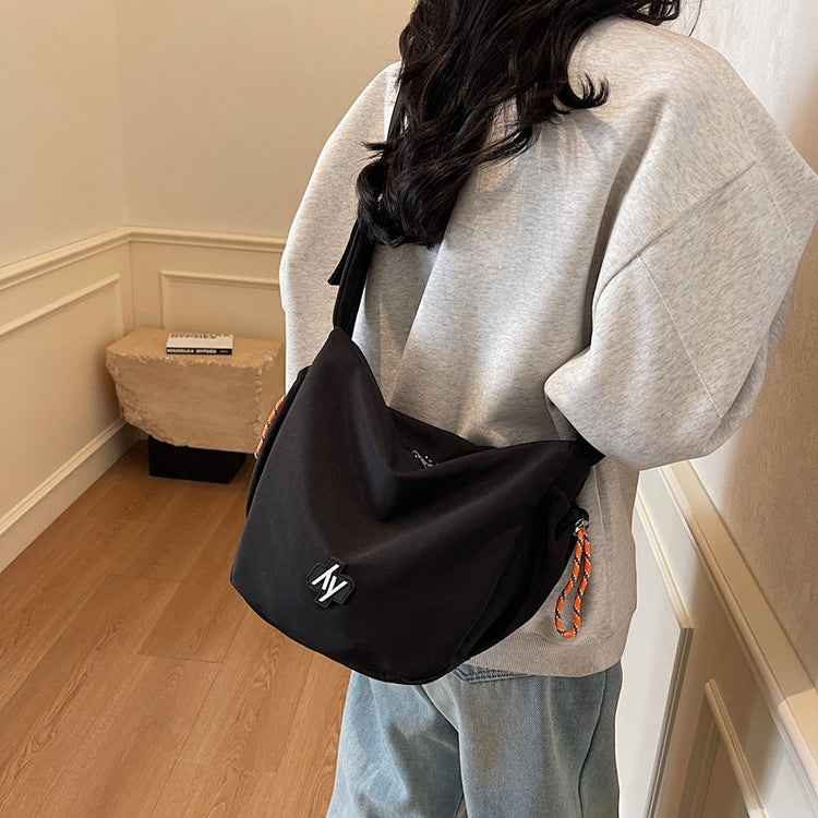 致青春 | 大容量餃子包包女2025新款潮流男女旅行包休閒通勤單肩斜挎包「2505-126」25.02-3