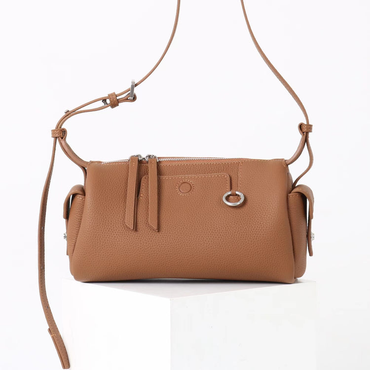 質感真皮|2025新款輕奢小眾高級感頭層牛皮枕頭相機包輕便簡約通勤百搭單肩包「OS53107」25.11-3