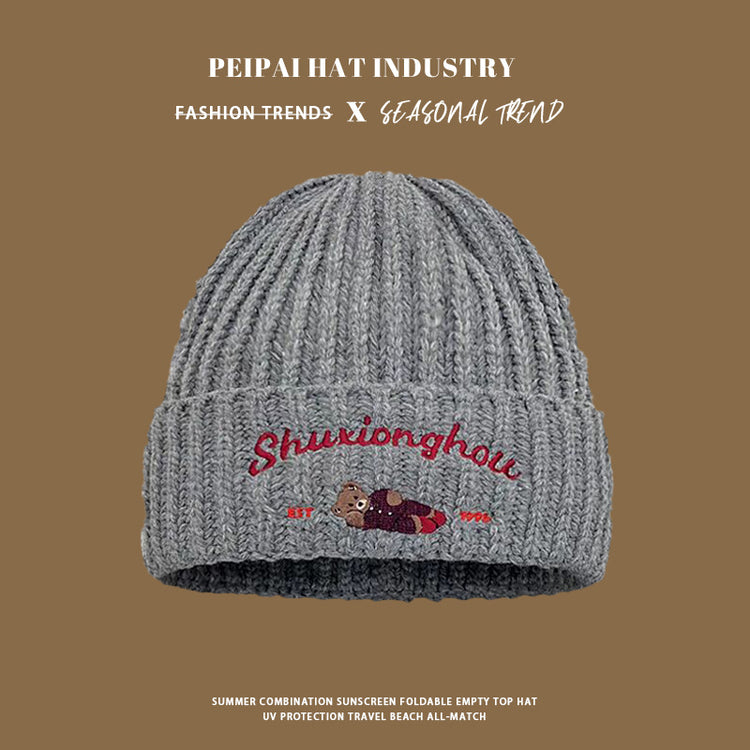 流行帽子|2024刺繡小熊針織帽女秋冬季新款保暖護耳百搭可愛毛線帽護耳冷帽「C4725」24.12-3