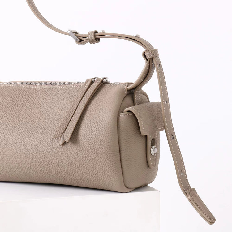 質感真皮|2025新款輕奢小眾高級感頭層牛皮枕頭相機包輕便簡約通勤百搭單肩包「OS53107」25.11-3