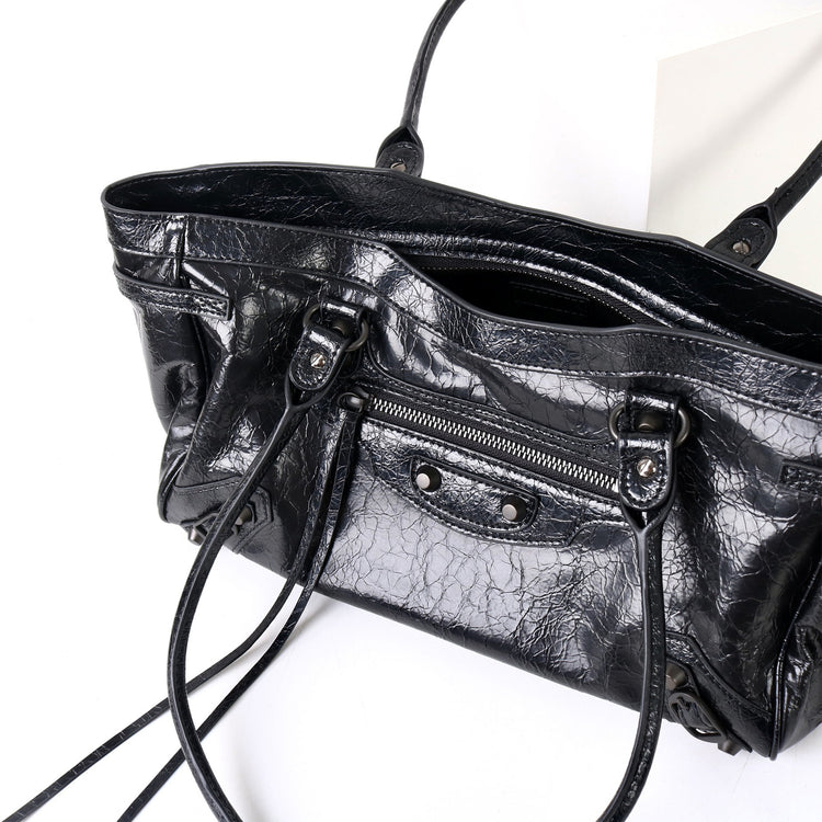 質感真皮|2025新款頭層油臘皮橫款機車包復古鉚釘休閒通勤單肩腋下托特包女「1186-O」25.10-1