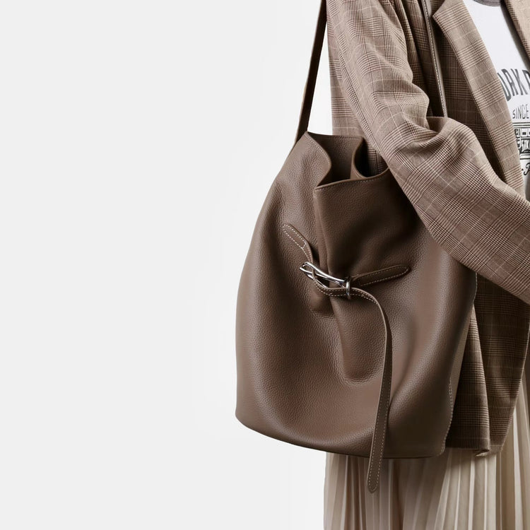 質感真皮|2025新頭層牛皮托特包hobo腋下包皮帶裝飾餃子水桶包百搭單肩包「6185」25.11-2