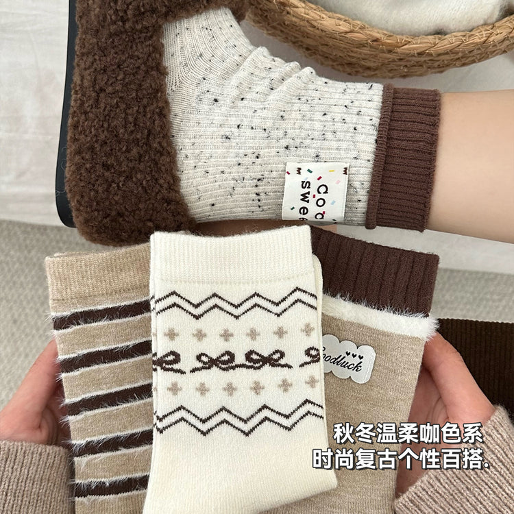 女襪|秋冬美拉德咖色襪子女加厚保暖蓄熱鎖溫羊毛襪復古潮流好搭中筒襪「HD25862」25.11-3