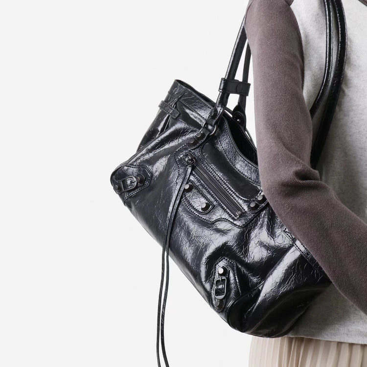 質感真皮|2025新款頭層油臘皮橫款機車包復古鉚釘休閒通勤單肩腋下托特包女「1186-O」25.10-1