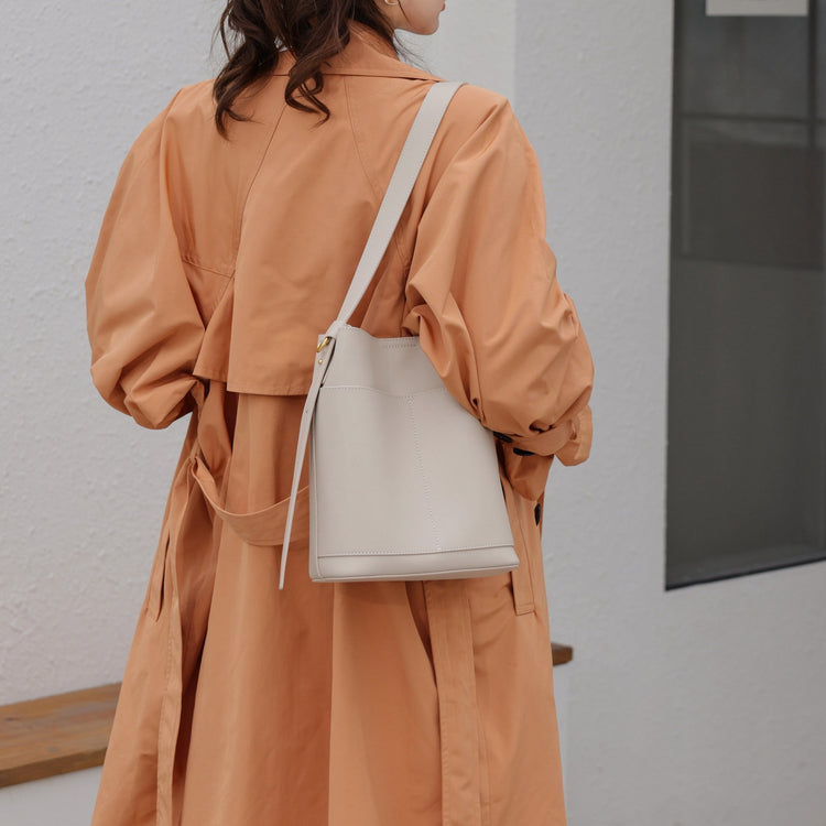 質感真皮|2024年春季新款牛皮休閒時尚簡約水桶包真皮百搭單肩腋下包女「6577」24.02-2