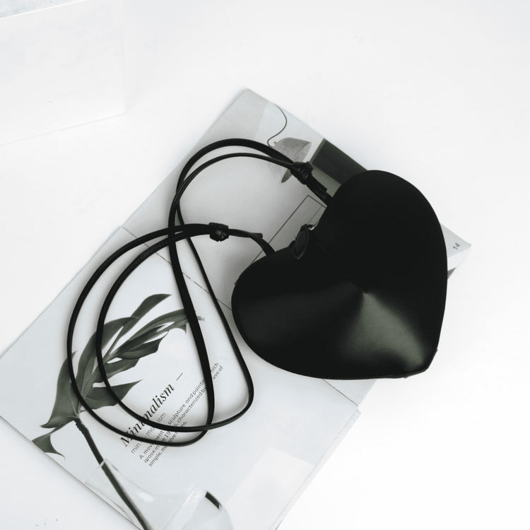 質感真皮|女士新款桃心包包流行爆款時尚超火小眾設計女斜背包愛心腋下包「2462」24.06-1