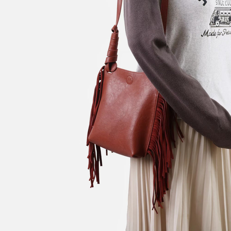 質感真皮|2025全新流蘇軟牛皮斜背包度假風百搭休閒信封包潮流輕奢單肩斜挎包「7058」25.09-4