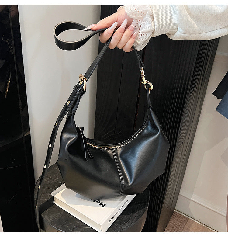 日韓流行|軟皮大容量餃子包女2025新款斜挎大包韓版百搭通勤單肩包「9614#」25.06-2