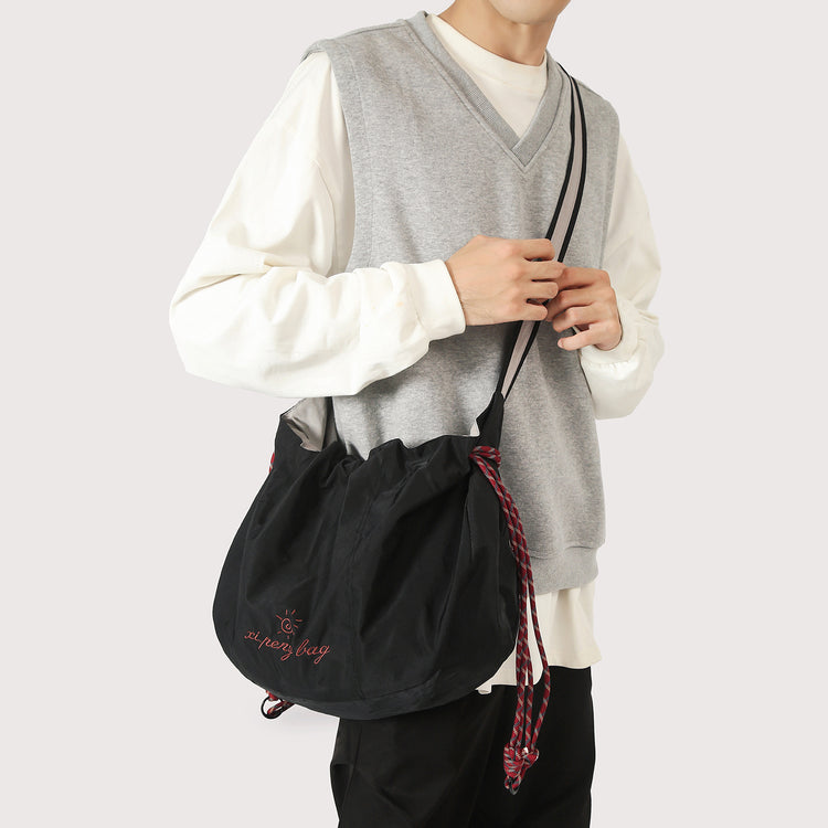 致青春|防潑水撞色休閒拼接慵懶風布包包簡約抽繩刺繡字母單肩斜挎包「9025-131」25.09-3