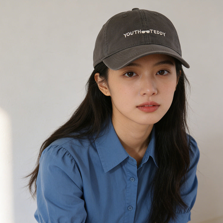 流行帽子|韓版大頭圍刺繡軟頂帽子女休閒潮牌鴨舌帽情侶街頭顯臉小鴨舌帽男「C5901」25.12-2