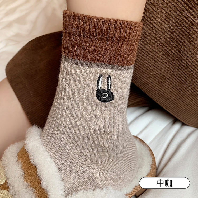 女襪|美拉德羊毛襪子女秋冬季加絨加厚中筒襪卡通刺繡保暖親膚睡眠襪「MK4215」24.11-1