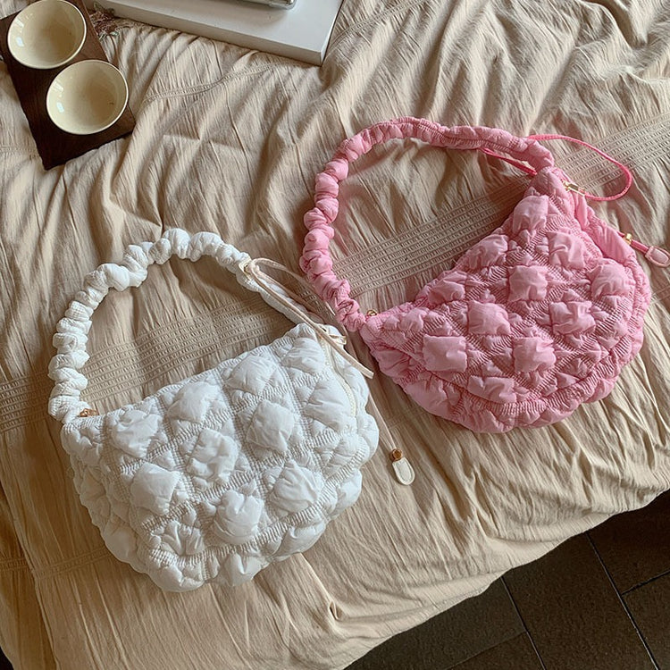 日韓流行|小眾泡芙包百搭單肩腋下包韓版羽絨棉服包休閒斜挎包褶皺雲朵包女「M8910」24.10-1