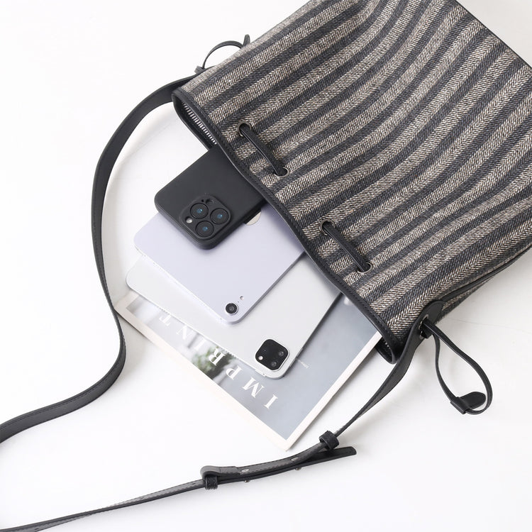 質感真皮|2025新款羊毛呢配真皮大容量條紋托特包女士通勤水桶包大包「7034」25.06-4