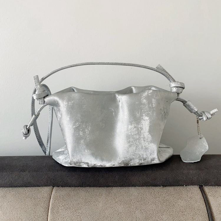 質感真皮|新中式褶皺雲朵包真皮女包時尚簡約包款女抽繩福袋餃子包「2430A」24.04-1