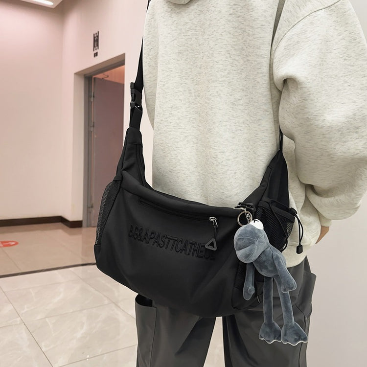 致青春|簡約百搭肩包潮酷少女學生斜背包輕便外出休閒旅行大容量斜背包「229-122」24.12-5