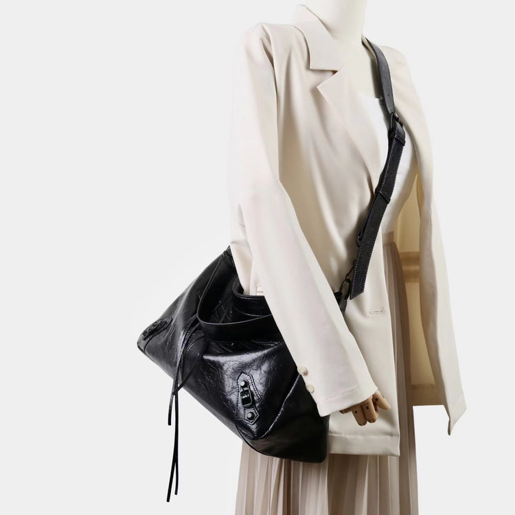 質感真皮|2025新機車包時尚百搭單肩腋下包簡約風格日常使用休閒鉚釘包「1187」25.09-5