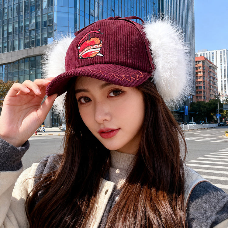 流行帽子|韓版蘋果刺繡帽子女秋冬戶外防風保暖百搭顯臉小鴨舌帽子男「C5759」25.11-1