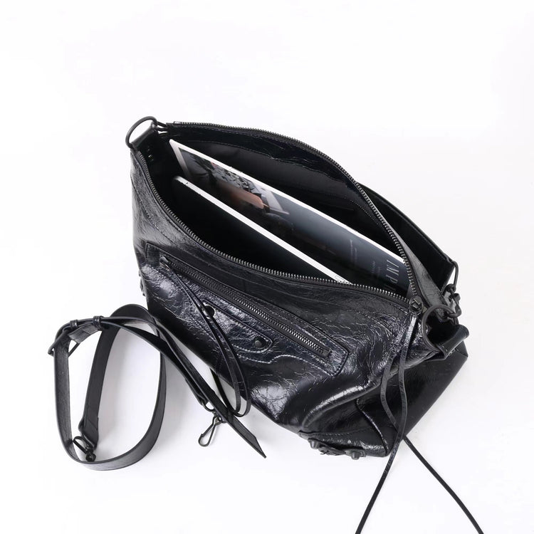 質感真皮|2025新機車包時尚百搭單肩腋下包簡約風格日常使用休閒鉚釘包「1187」25.09-5