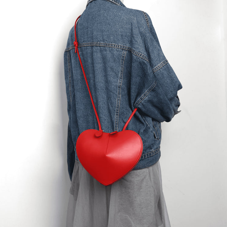 質感真皮|女士新款桃心包包流行爆款時尚超火小眾設計女斜背包愛心腋下包「2462」24.06-1