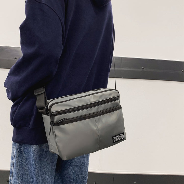 致青春|日系潮牌百搭單肩包男簡約個性斜背包休閒輕便通勤實用手機包「7003-240」24.04-3