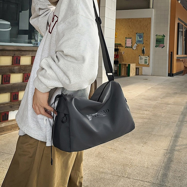 致青春|時尚情侶斜背包新款簡約百搭設計感單肩包大容量休閒質感背包批發「2516-117」25.11-2