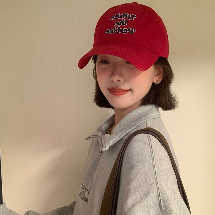 流行帽子|新款春秋季彎檐情侶大頭圍顯臉小百搭字母棒球帽百搭軟頂遮陽帽女「C3582」24.01-2