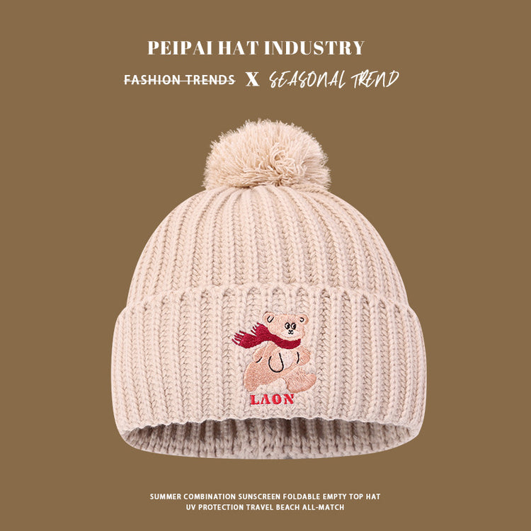 流行帽子|韓版可愛紅巾小熊LAO毛球針織帽冬季保暖百搭防風加厚顯臉小冷帽「C4729」24.10-4