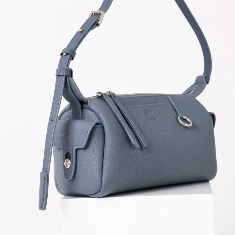 質感真皮|2025新款輕奢小眾高級感頭層牛皮枕頭相機包輕便簡約通勤百搭單肩包「OS53107」25.11-3