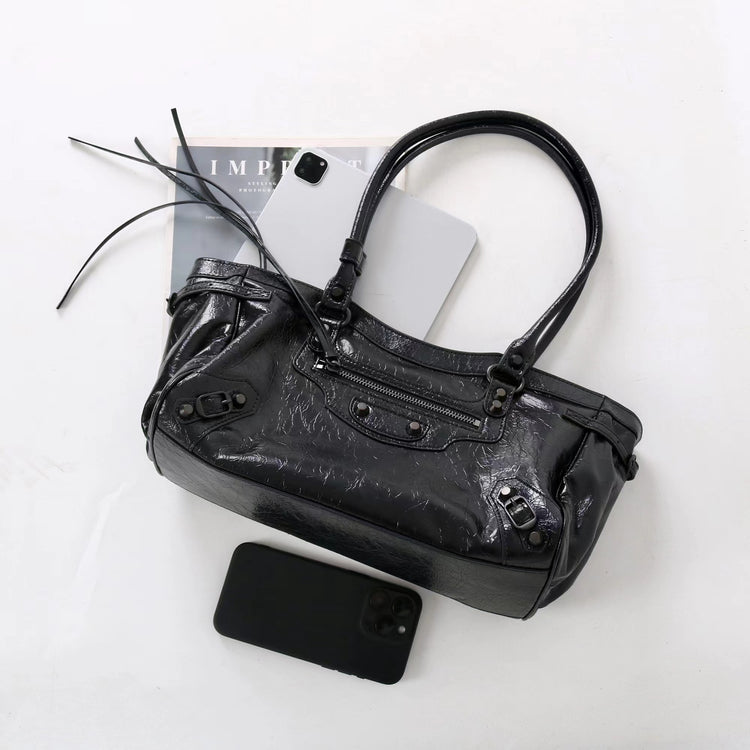 質感真皮|2025新款頭層油臘皮橫款機車包復古鉚釘休閒通勤單肩腋下托特包女「1186-O」25.10-1