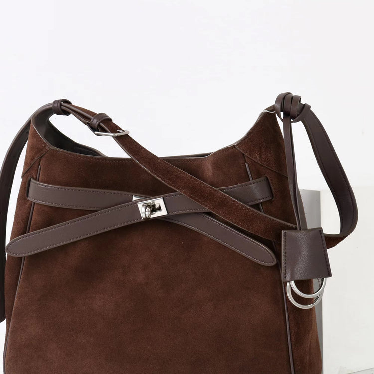 質感真皮|2025新款復古百搭拼接磨砂斜背包單肩水桶包高級感通勤大容量包包「5138」25.09-5