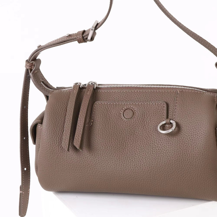 質感真皮|2025新款輕奢小眾高級感頭層牛皮枕頭相機包輕便簡約通勤百搭單肩包「OS53107」25.11-3