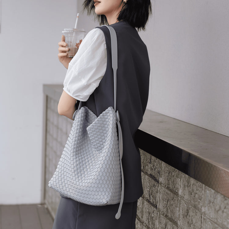 質感真皮|2024夏新款休閒編織菜籃水桶包小眾大容量單肩高級感簡約斜背包「6942」24.07-2