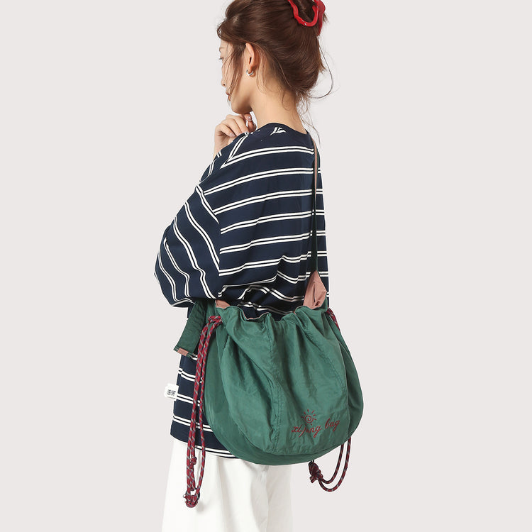 致青春|防潑水撞色休閒拼接慵懶風布包包簡約抽繩刺繡字母單肩斜挎包「9025-131」25.09-3